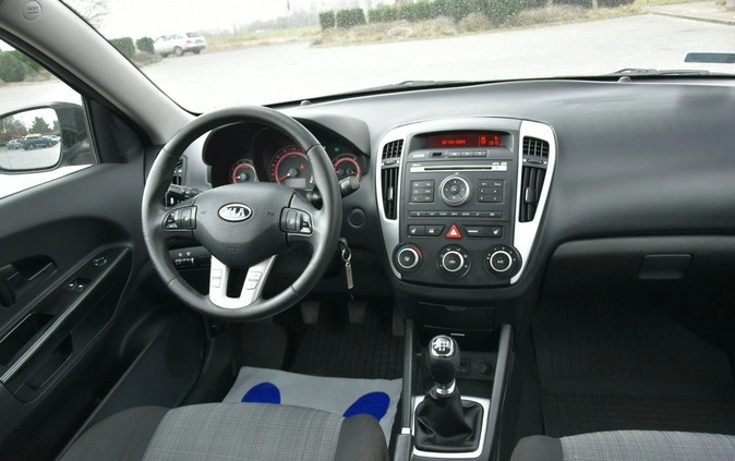 Kia Ceed cena 19900 przebieg: 199000, rok produkcji 2011 z Jordanów małe 211